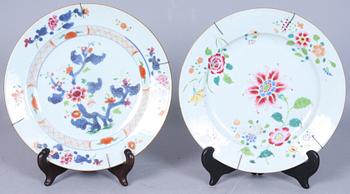 TALLRIKAR, 2 st, porslin, Kina, 1700-tal.