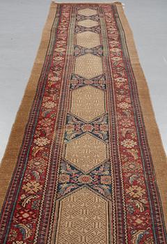 A RUNNER, an antique/semi-antique Hamadan, one of a pair, ca 534 x 114 cm (as well as 2,5 and 1,5 cm flat weave at.