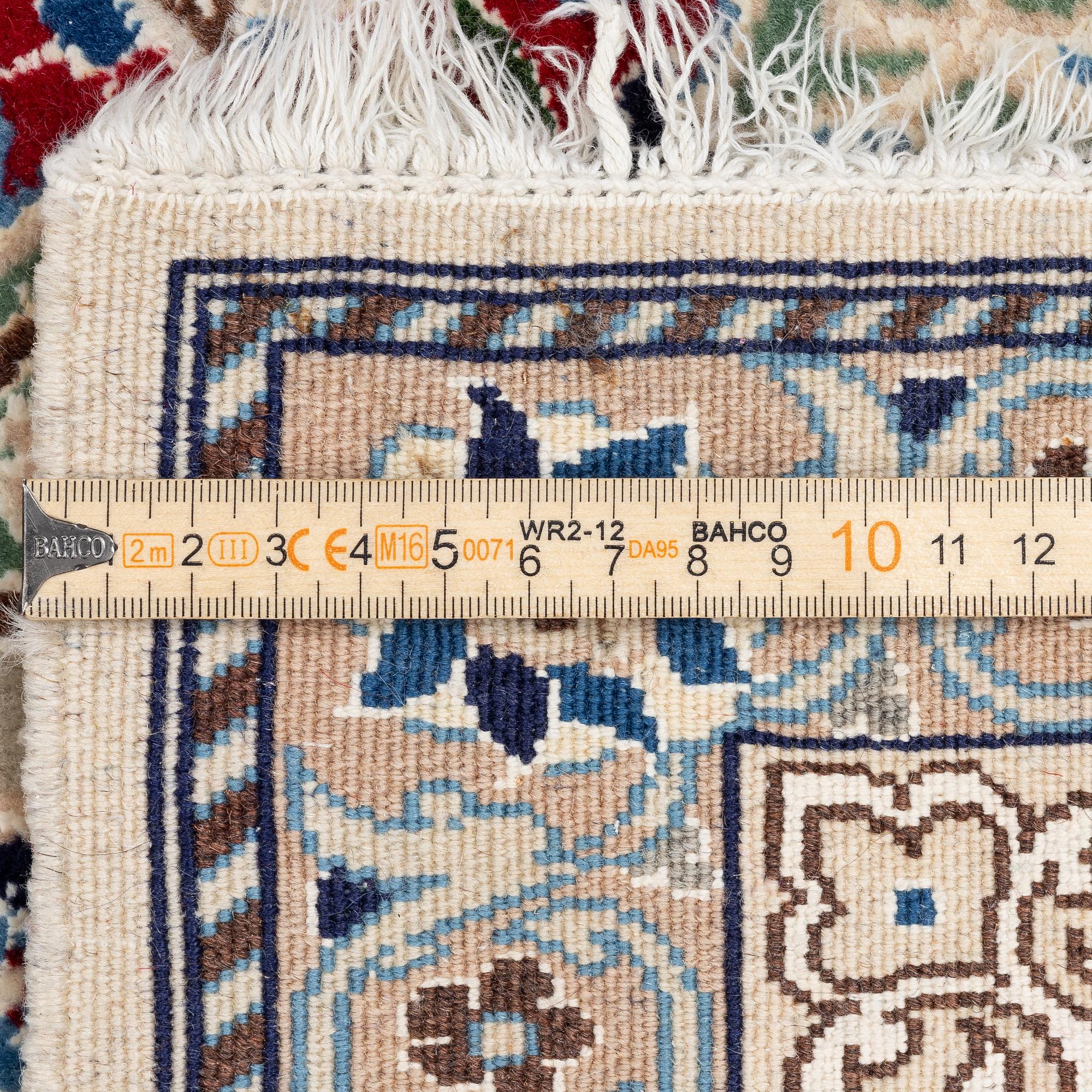 Matta, orientalisk, silkeinslag, 250 x 87 cm.