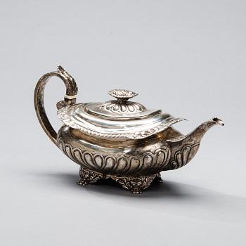 TEKANNA, silver, London, England 1810. Vikt 685 g.