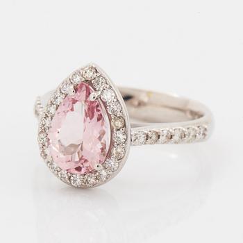 An 18K gold ring set with a faceted morganite.