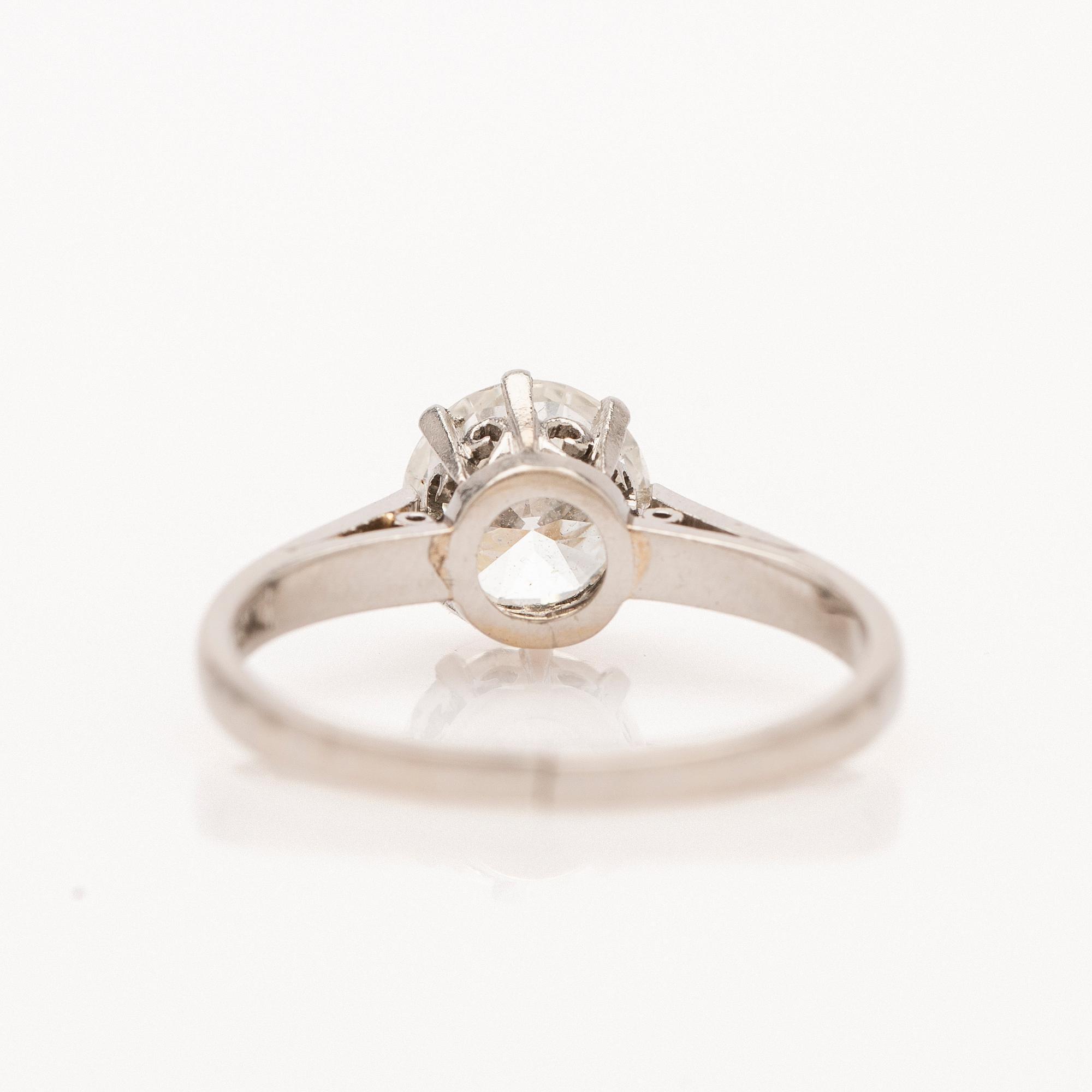 Ring, platina med briljantslipad diamant.