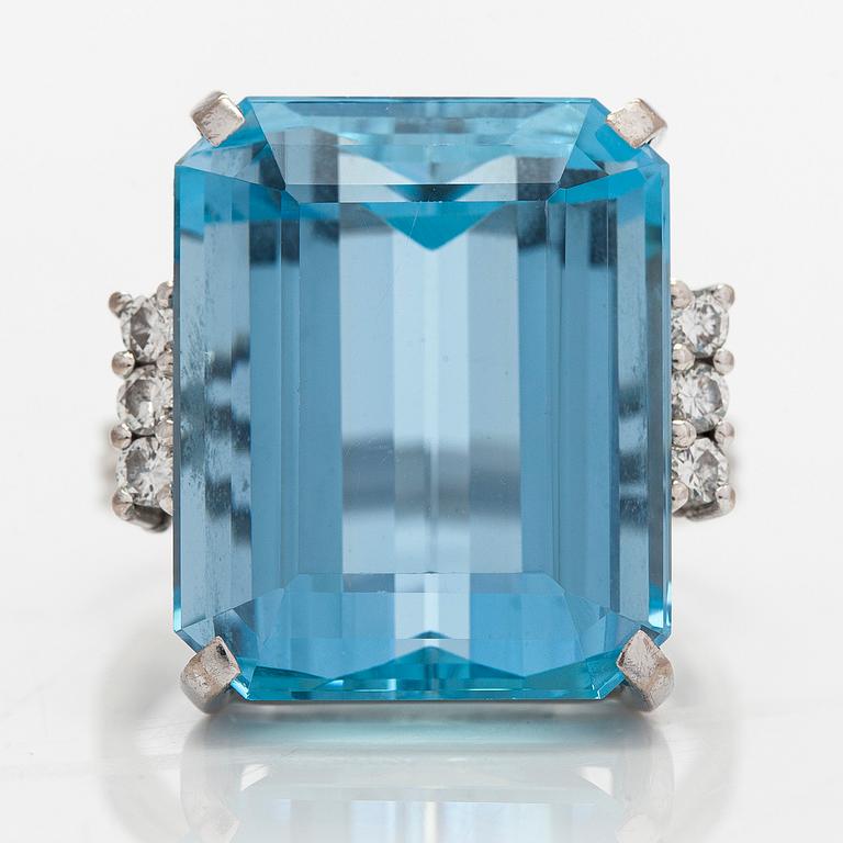 H.Stern, ring, cocktailring, 18K vitguld med akvamarin och diamanter.