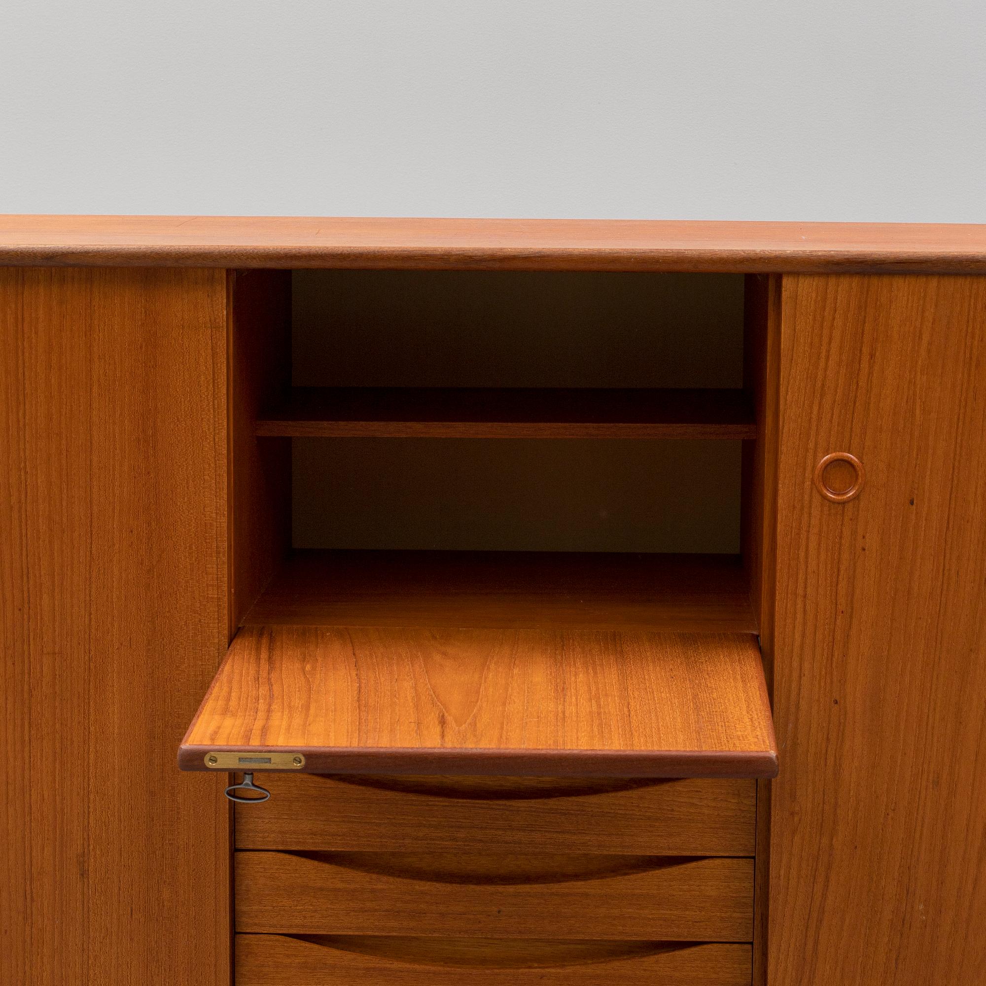 A 1950s/1960s teak veneered sideboard, Bräntorps.