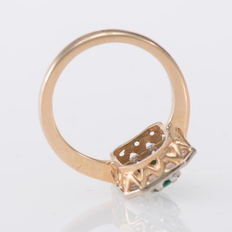 RING, 14K guld, smaragd, briljantslipade diamanter.  Helsingfors 2008. Vikt ca 5,7 g.