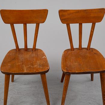 GÖRAN MALMVALL, a pair of pine chairs, Svensk Fur.