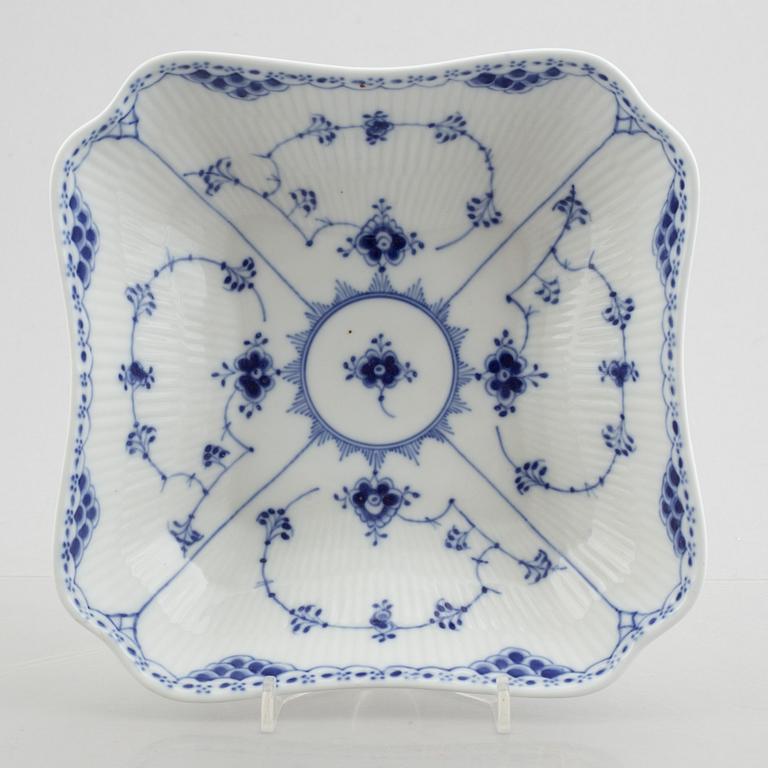 Two deep dishes and two soup dishes, porcelain, "Blue Fluted Half Lace" / "Musselmalet", Royal Copenhagen.