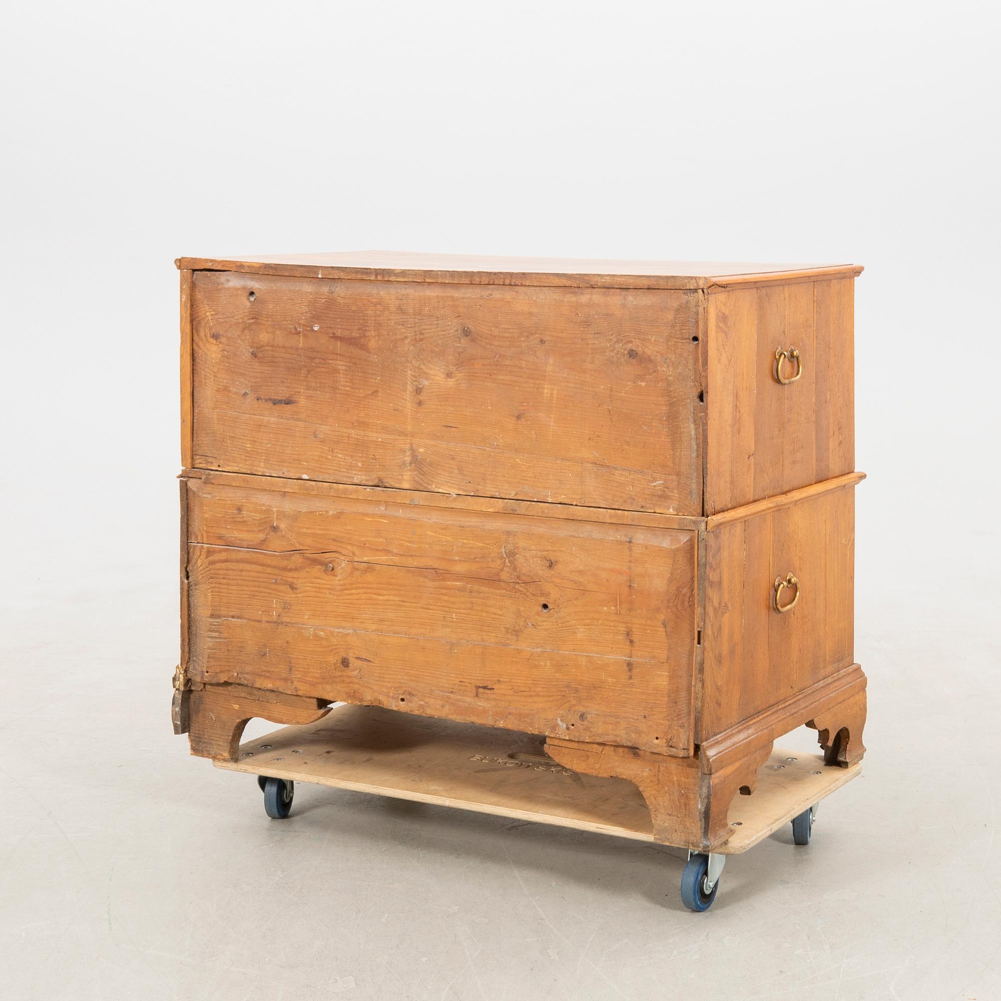 Drawer chest, late 18th century.