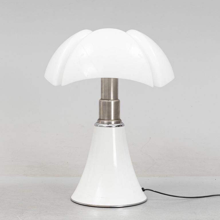 A 'Pipistrello' table lamp by Gae Aulenti for Martinelli Luce, Italy.
