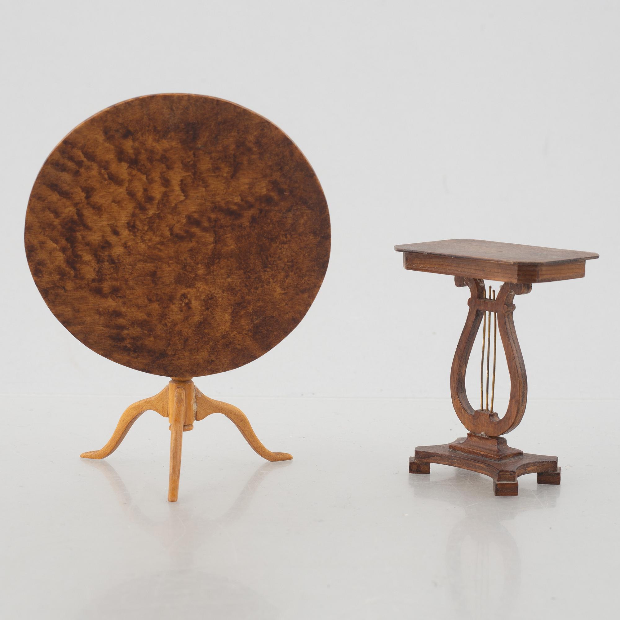 Dockskåpsmöbler, 8 delar samt accessoarer, Berit Bergström, Nolbyn, Värmländskt Hantverk, 1940-/50-tal.