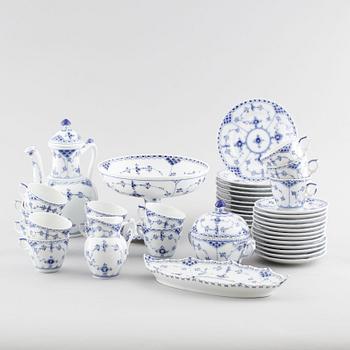 A porcelain coffee set of 29 pcs, 'Musselmalet', Royal Copenhagen, Denmark, first half of the 20th century.