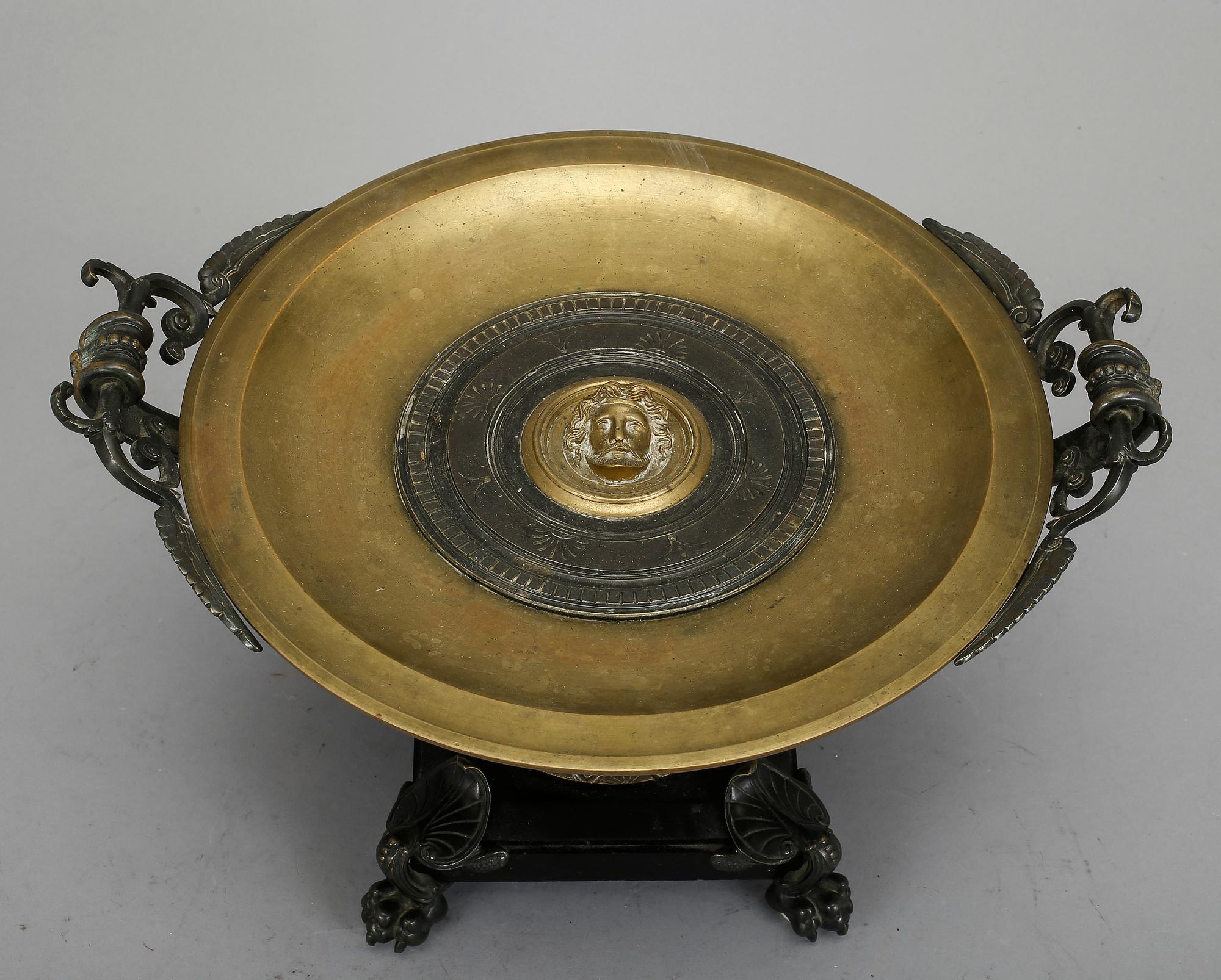 TAZZA, brons och onyx. Empirestil, 1800-talets slut.