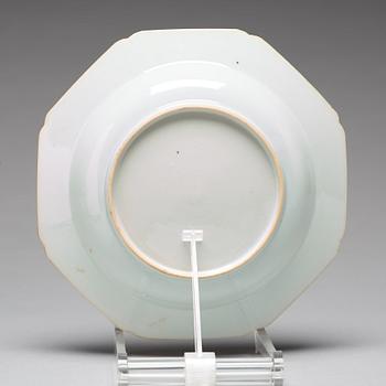 TALLRIKAR, sex stycken, kompaniporslin. Qingdynastin, Qianlong (1736-95).