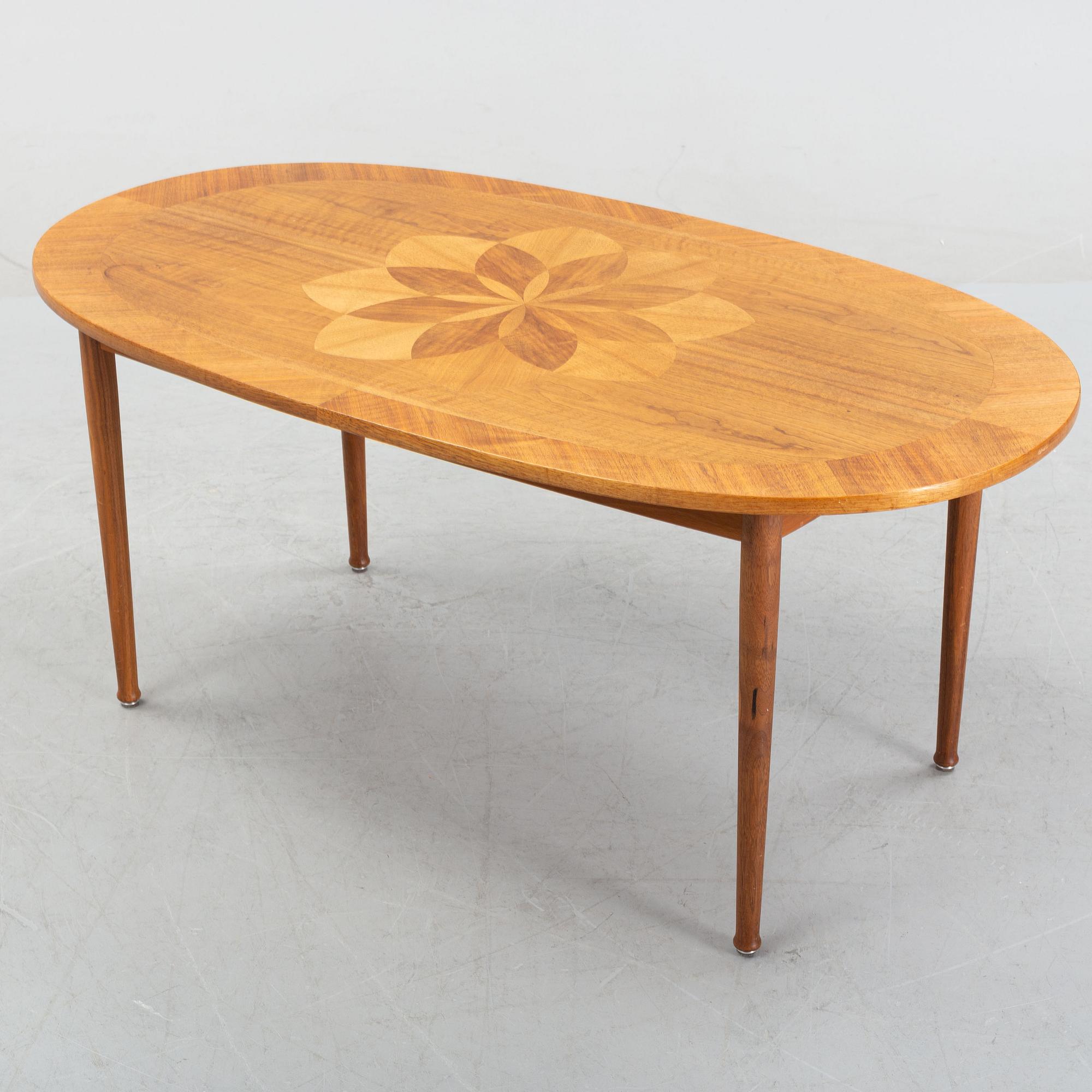 A walnut veneered coffee table from Seffle Möbelfabrik, mid 20th Century.
