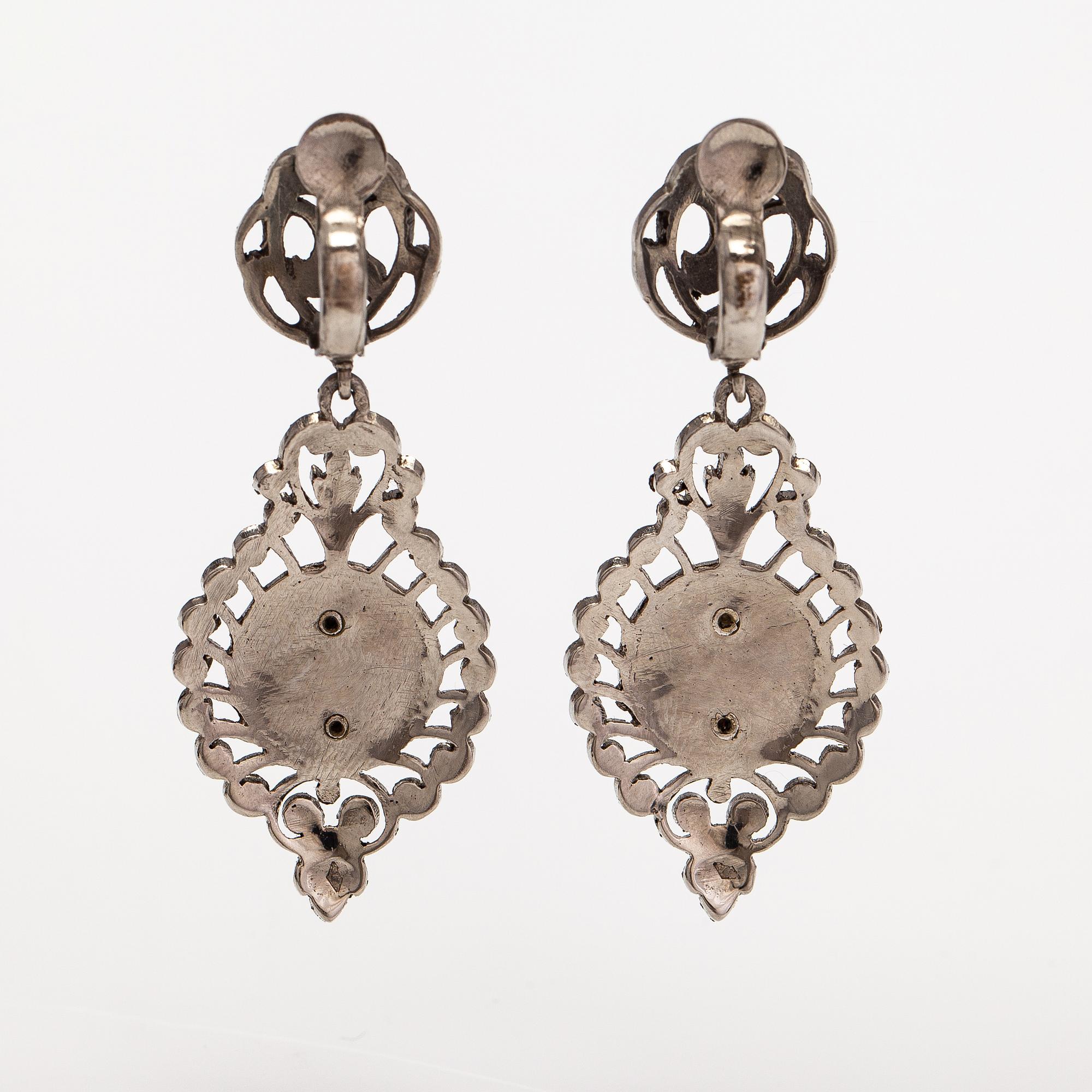 A necklace and a pair of earrings made of silver with enamel and marcasites. Paris, turn of the 20th century.