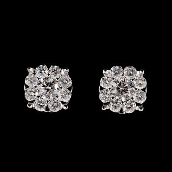 ÖRHÄNGEN, 1 par, 18 k vitguld, med briljantslipade diamanter totalt 1.04 ct.