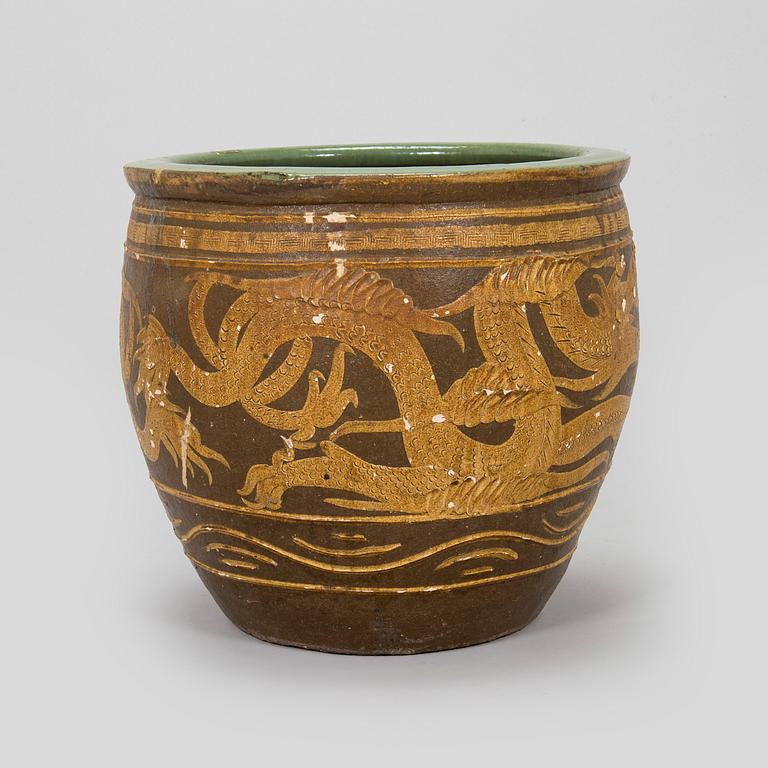 Lattiaruukku, keramiikkaa. Kiina, 1900-luku.