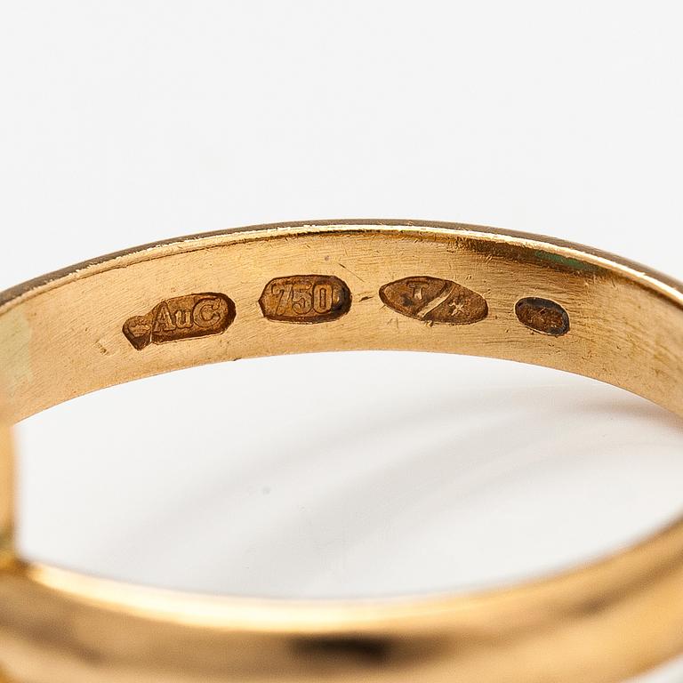 An 18K gold ring with an emerald and diamonds ca. 0.36 ct in tota. Tampereen Kulta- ja Jalokivipaja Oy, Tampere 1987.