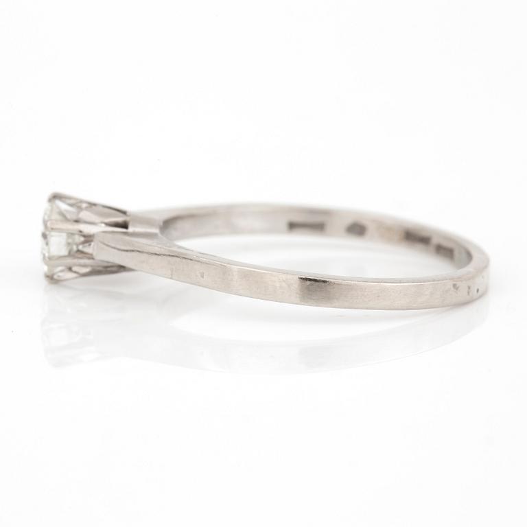 ENSTENRING med briljantslipad diamant.