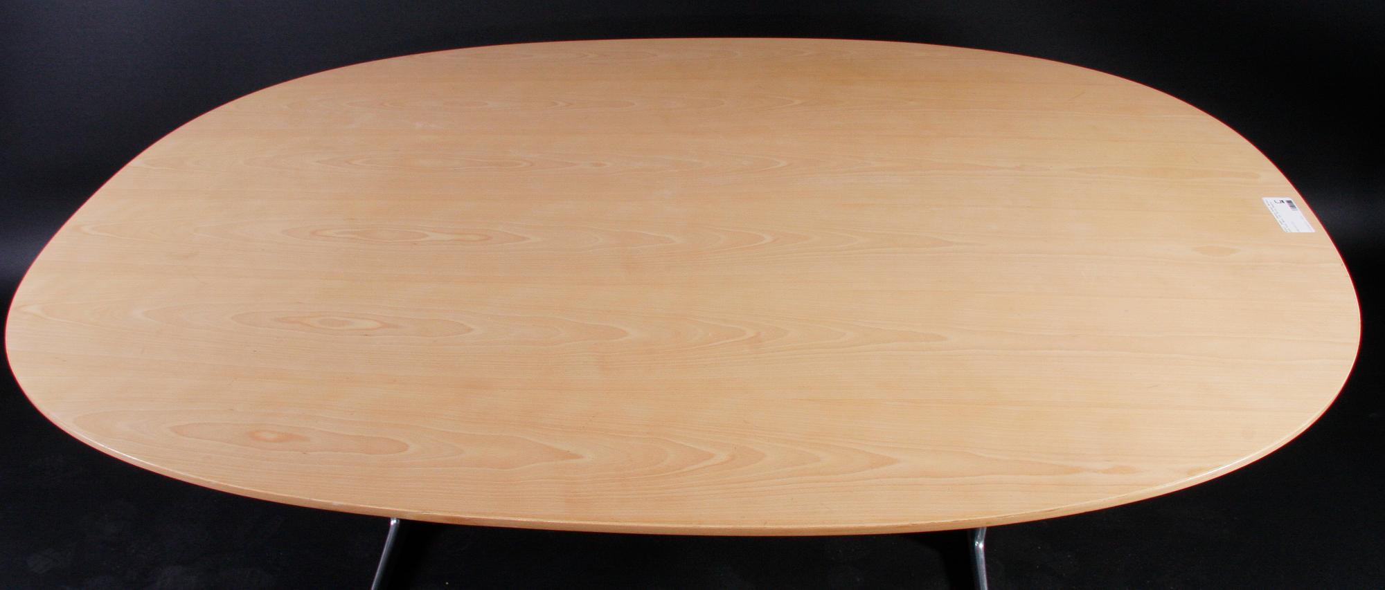 BORD. Design Bruno Mathson och Piet Hein för Fritz Hansen.