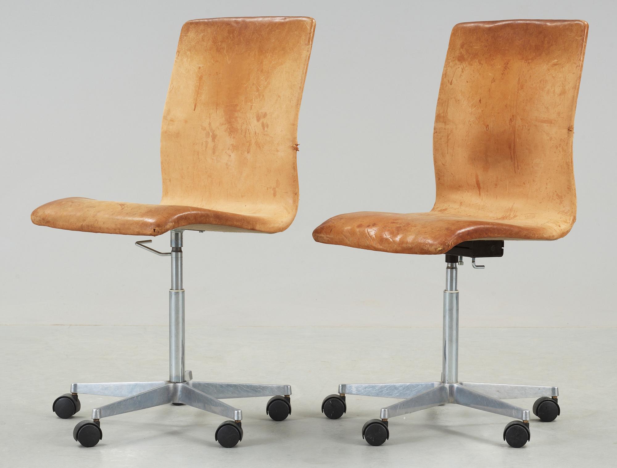 STOLAR, ett par, "Oxford", Arne Jacobsen, Fritz Hansen, Danmark, 1980-tal.