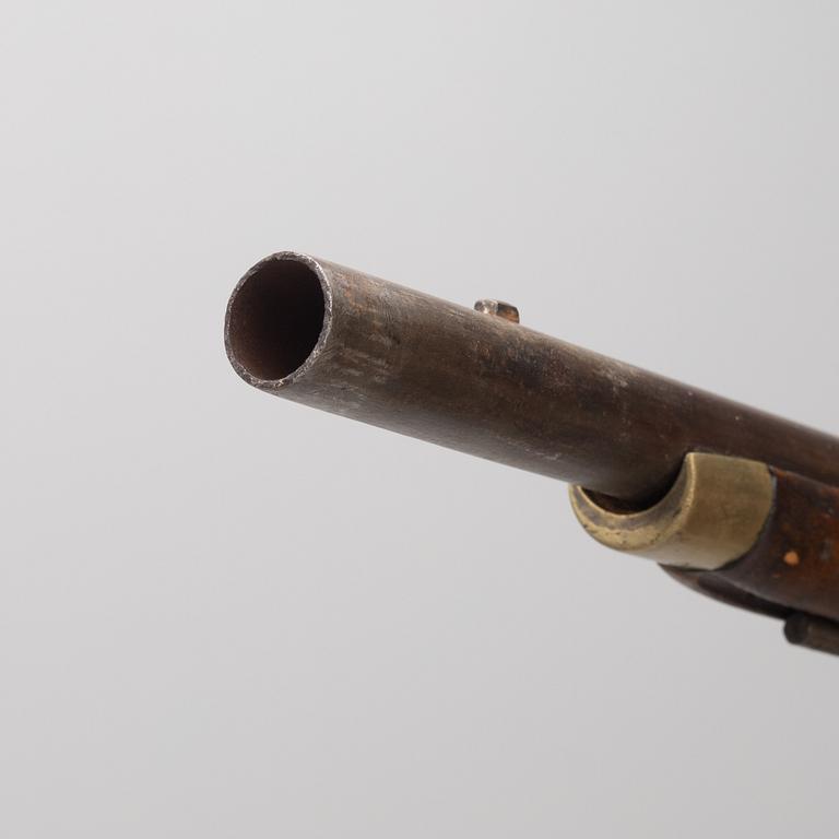 Flintlåsmusköt, brittiskt m/1794 med bajonett, svenskt s.k. subsidiegevär.