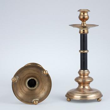 LJUSSTAKAR, ett par, mässing, 1800-talets slut.