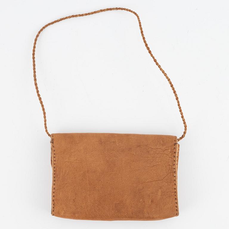 Samiska läderarbeten, 5 delar, 1900-talets andra hälft.