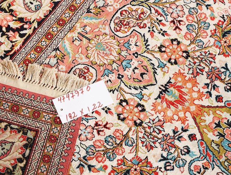 Matta, silke Ghom, ca. 182 x 122.