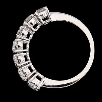 RING, 18K vitguld, briljantslipade diamanter tot ca 2.32 ct. Vikt ca 5 g.