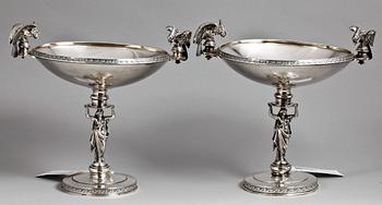 SKÅLAR PÅ FOT, ett par sterlingsilver. Gorham USA, 1800-talets andra hälft. Vikt ca 1865 gr.