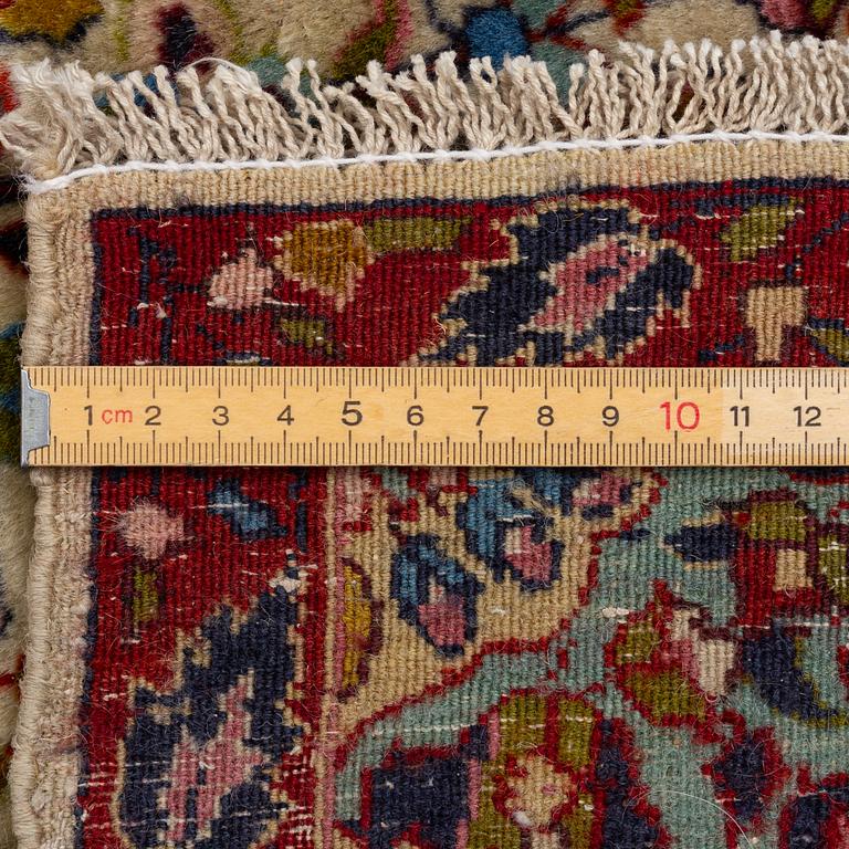 Matta, troligen Pakistan, ca 230 x 112 cm.