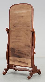 GOLVSPEGEL, rokokostil, 1900-talets första hälft.