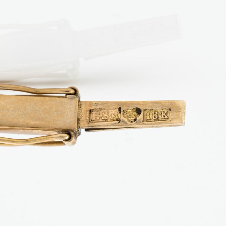 Armring 18K guld med tre odlade pärlor.