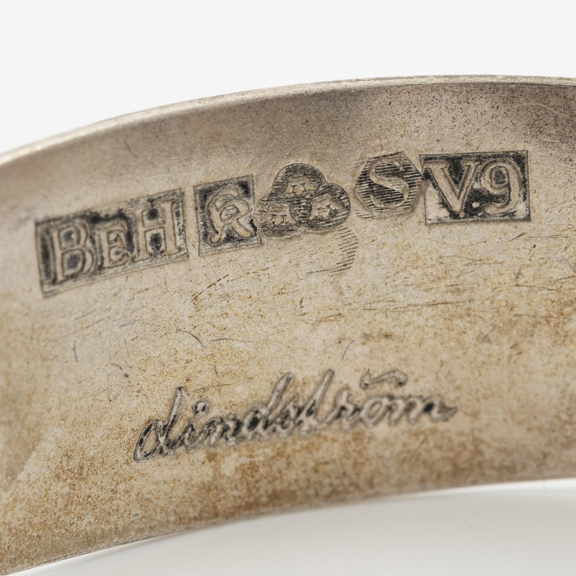 Åke Lindström för Bengt Hallberg, armring, silver.