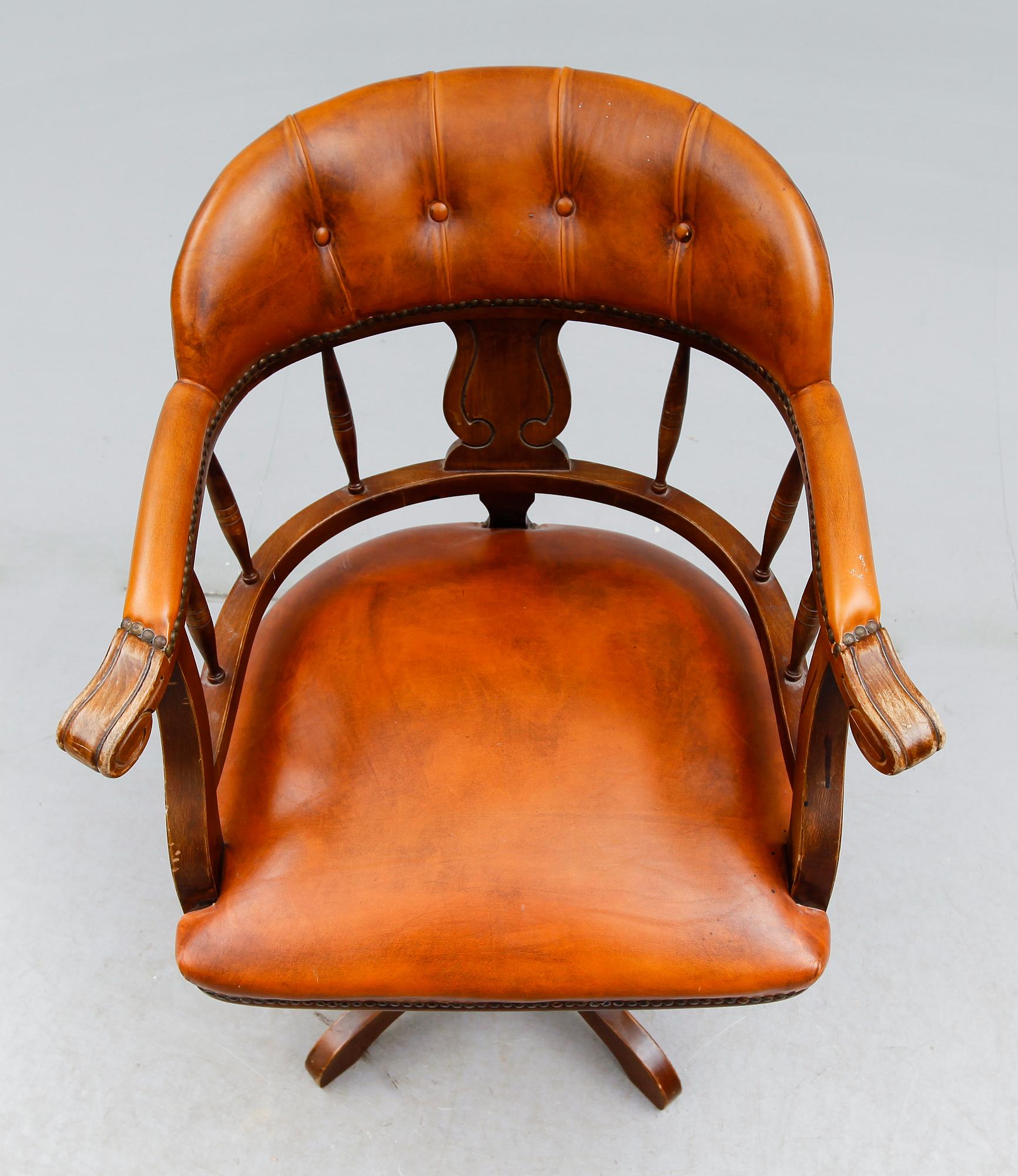 SKRIVSTOL, engelsk stil, 1900-talets andra hälft.