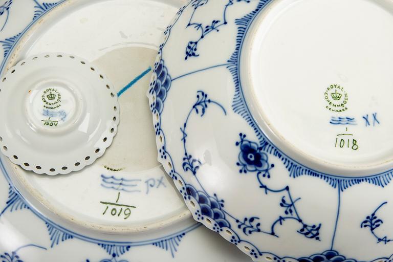 SERVIS ca 71 dlr, "Musselmalet helblonde", Royal Copenhagen Danmark 1900-talets andra hälft porslin.