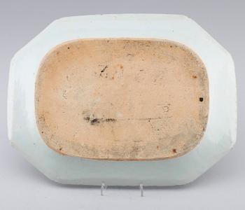 STEKFAT, porslin, Kina, Qianlong 1736-1795.