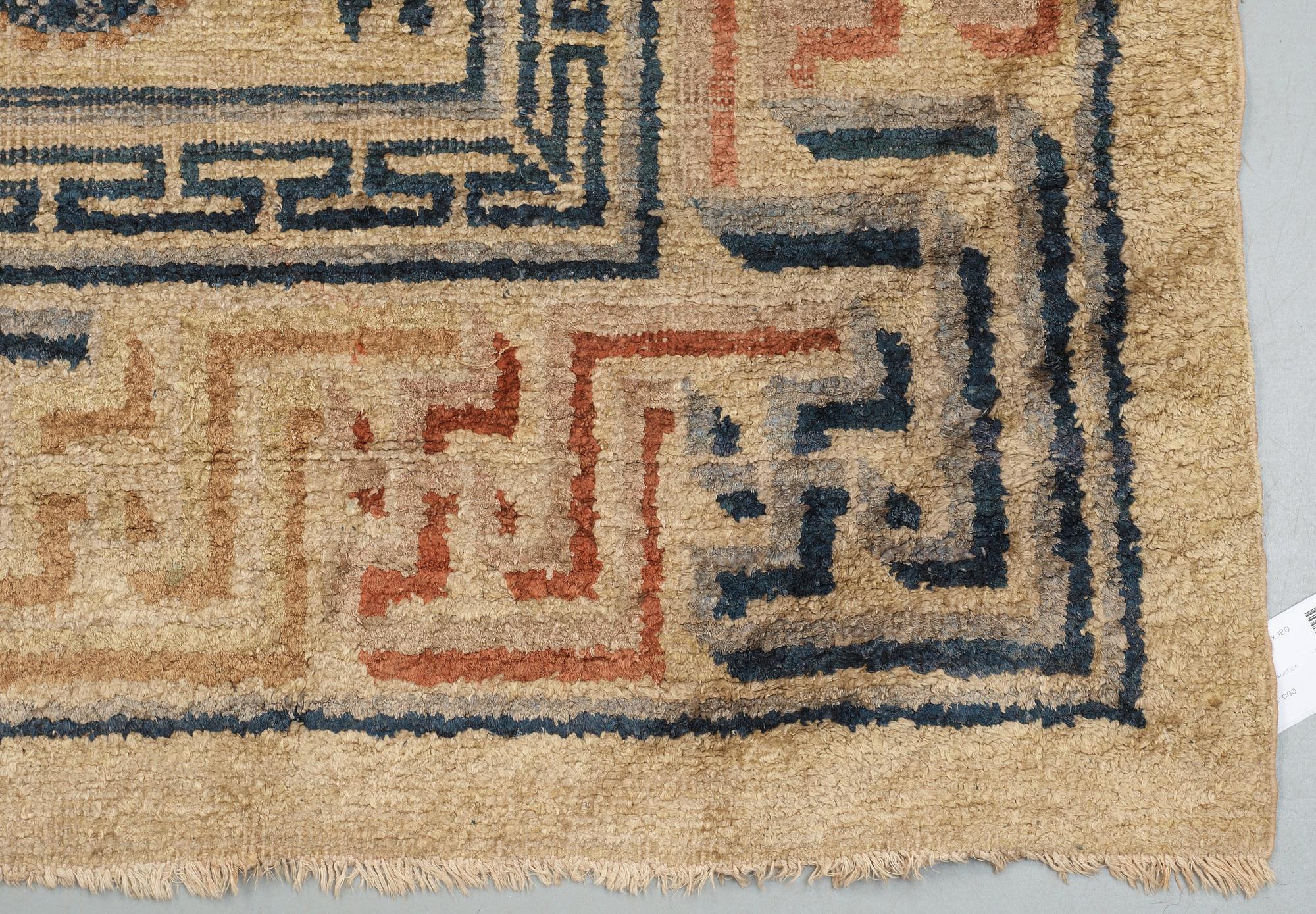 ANTIQUE SILK CHINESE. 267,5 x 180 cm.