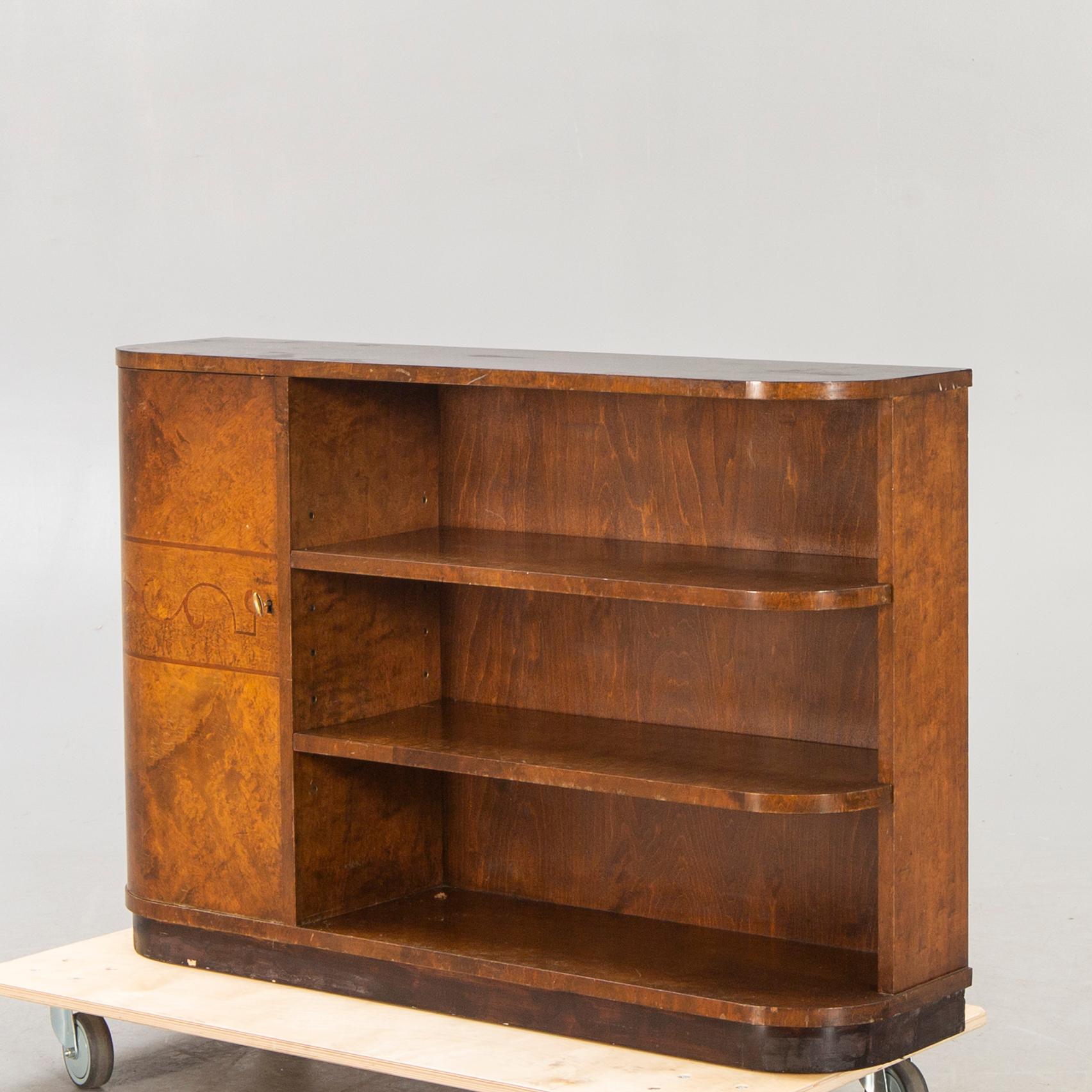 An Art deco 1930/40s birch book case.