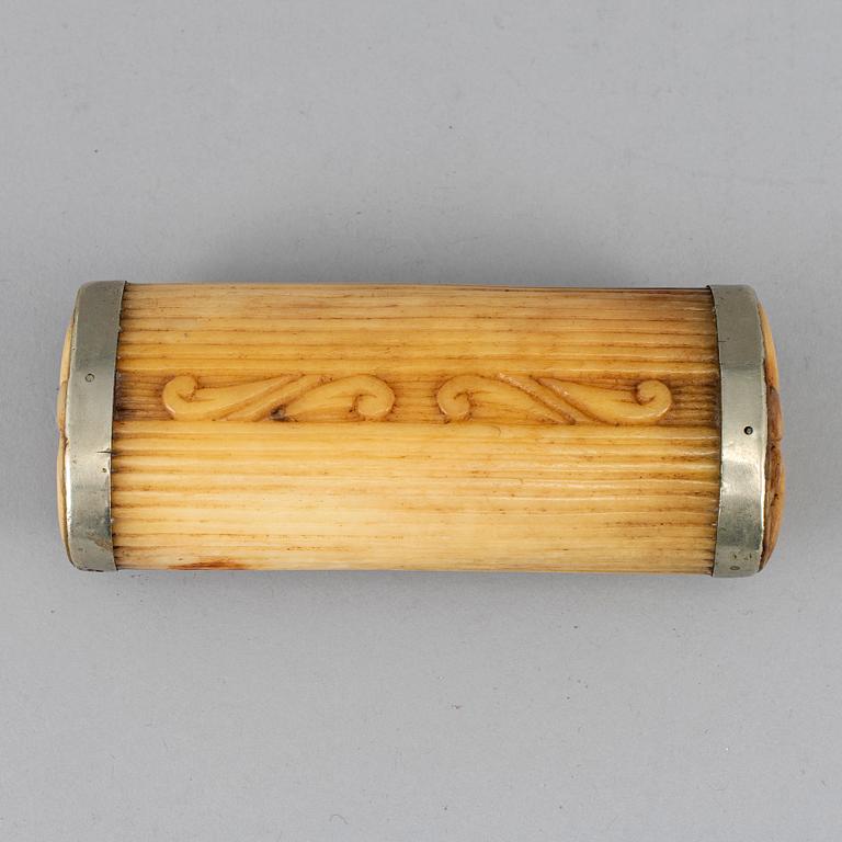 An bone snuff box, 18th/19th century.