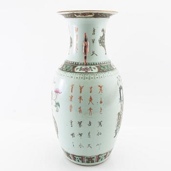 Vase China late Qing porcelain.