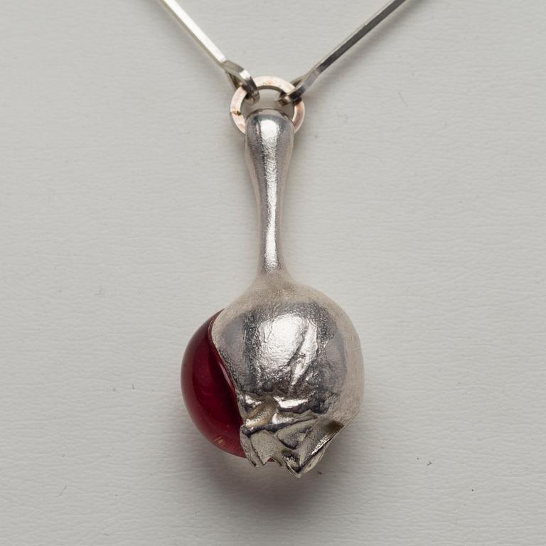A NECKLACE, "Nectaris", Björn Weckström, Lapponia 1973. Silver and acrylic glass.