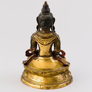 AMITABHA BUDDHA, polttokullattua kuparimetalliseosta, Tiibet, 1800-luvun alkupuoli.