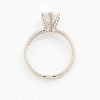 A ring by Sebastian Schildt, 18K white gold set with a brilliant-cut diamond ca 1.50 ct.