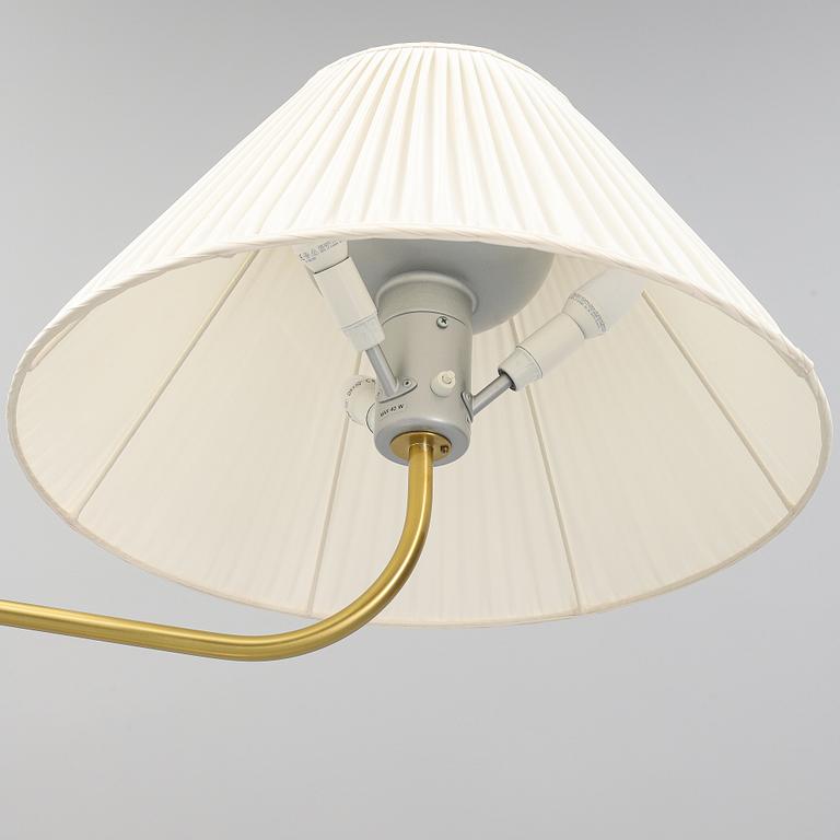 Josef Frank golvlampa, "Stora kamelen", model 2568, Firma Svenskt Tenn.