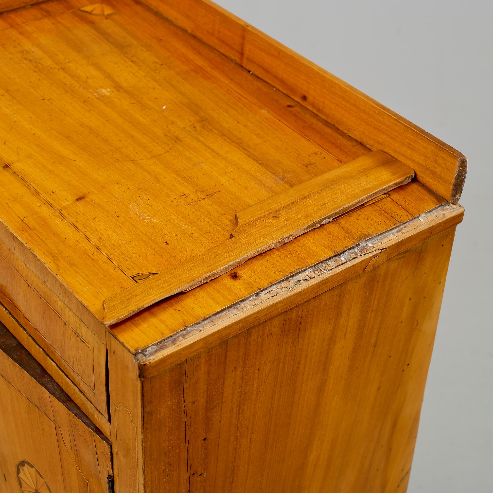 POTTSKÅP, Karl-Johan/sengustavianskt, tidigt 1800-tal.