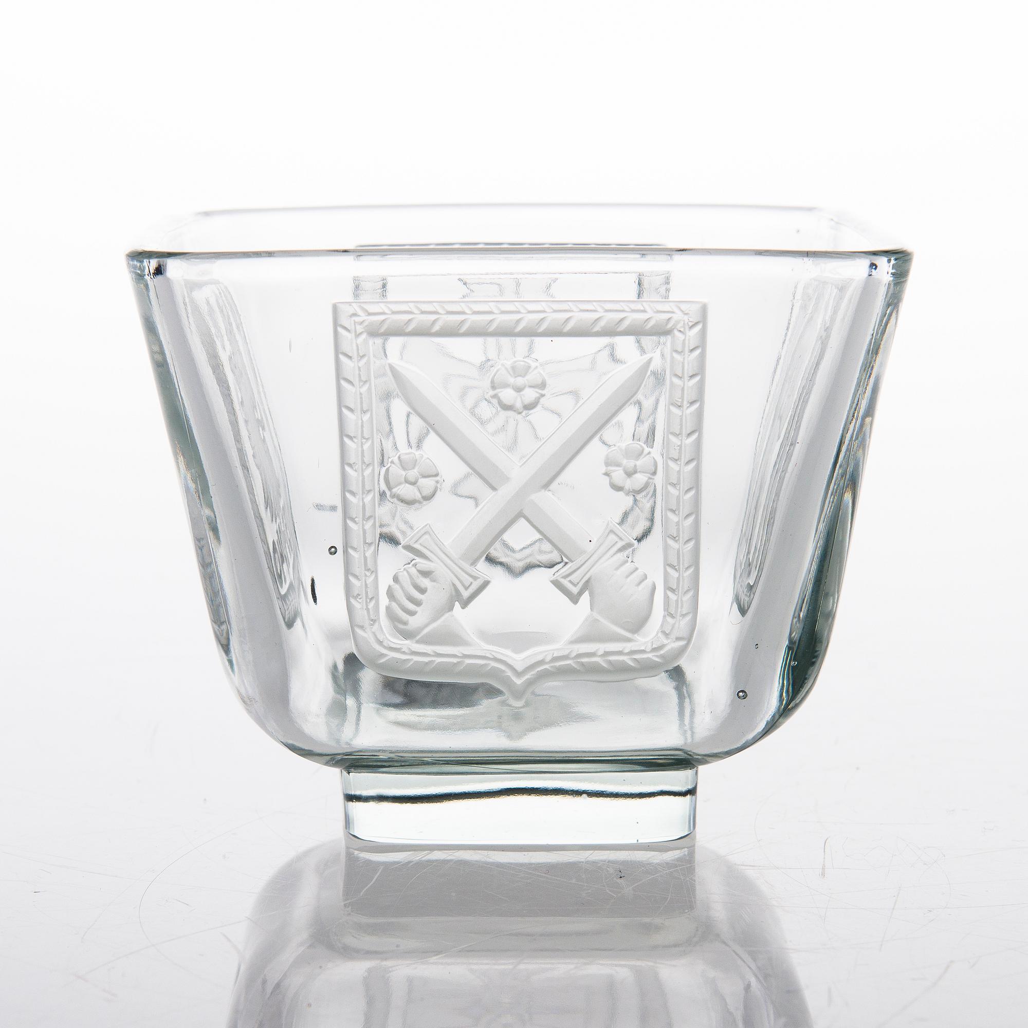 A glass bowl, 'Mottimalja' 1939-1940 Riihimäki Lasi Oy.