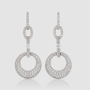1416. A pair of diamond earrings circa 3.30 cts.
