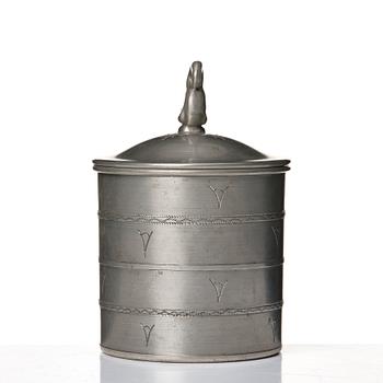 Estrid Ericson, burk med lock, tenn, Firma Svenskt Tenn, Stockholm 1925, modell A 42.